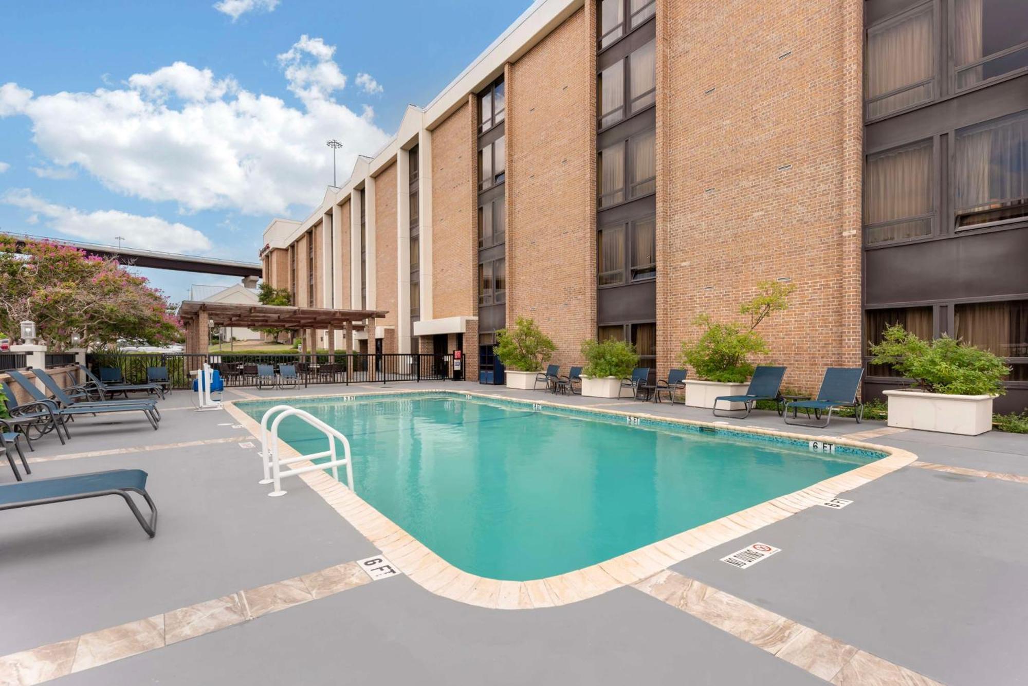 Best Western Plus Austin Central Exterior photo